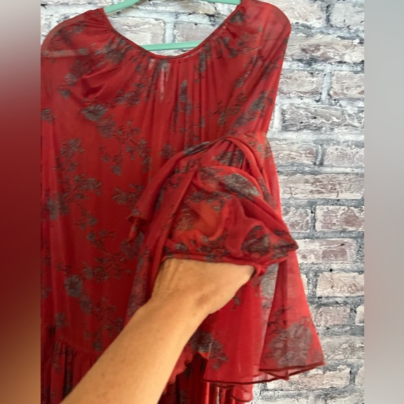 Free People Gorgeous layered dress, slip dress underneath with adjustable straps - Picture 10 of 12